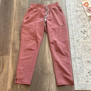 Figs High Waisted Yola scrub pants in Mauve